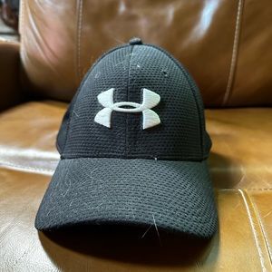 Mens Under Armour fitted hat